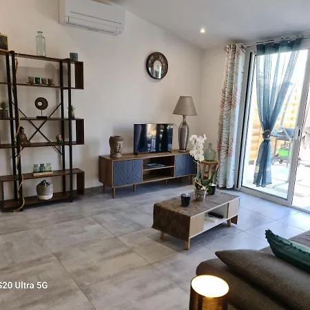 MAS GABELYS propriété privée avec parking ds jardin clos et terrasse avec superbe vue ste Victoire Trets Exterior foto