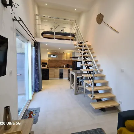MAS GABELYS propriété privée avec parking ds jardin clos et terrasse avec superbe vue ste Victoire Trets Exterior foto