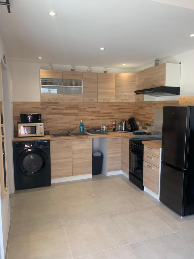 Appartement Mas Gabelys Propriété Privée Avec Parking Ds Jardin Clos Et Terrasse Avec Superbe Vue Ste Victoire *