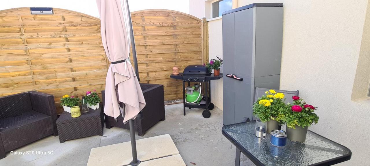 Appartement Mas Gabelys Propriété Privée Avec Parking Ds Jardin Clos Et Terrasse Avec Superbe Vue Ste Victoire *