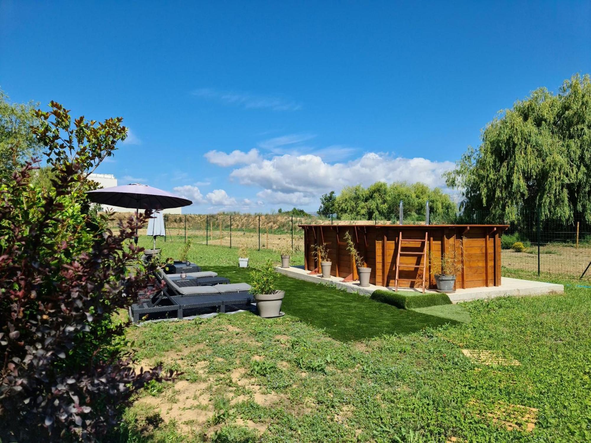 Mas Gabelys Propriété Privée Avec Parking Ds Jardin Clos Et Terrasse Avec Superbe Vue Ste Victoire * Trets